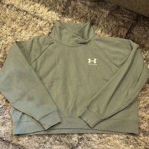 Under Armour Women’s mock neck sweatshirt